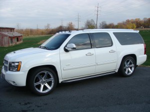 chevrolet-suburban-white-12